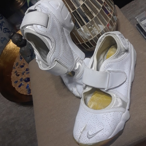 nike air rift trainers